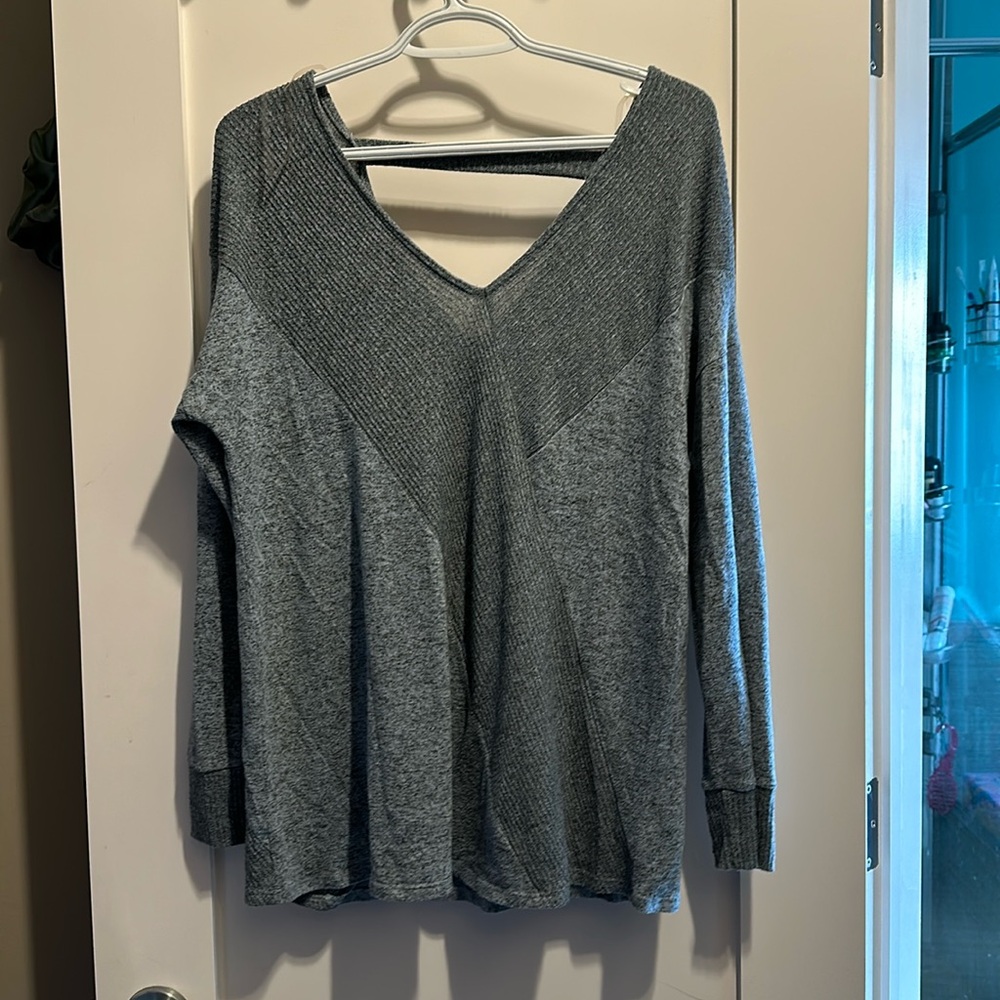 Freeloaded poly/spandex blend sweater. Size S.